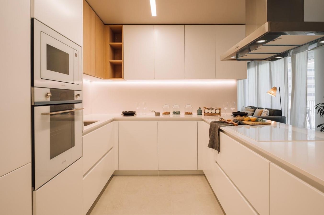 Terracina - 2 Bedrooms And Terrace In Campolide Apartment *