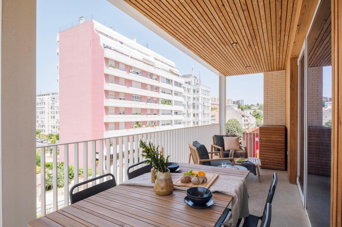 Terracina - 2 Bedrooms And Terrace In Campolide Apartment